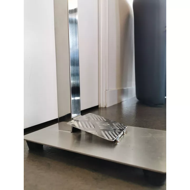 Distributeur de gel hydroalcoolique avec commande au pied